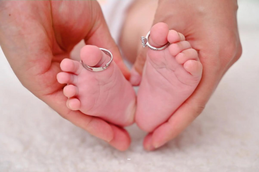 鹤岗宝宝吃奶呕吐